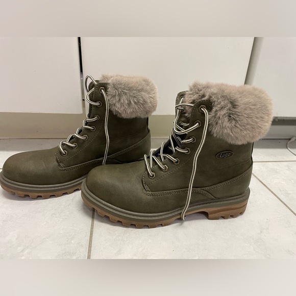 Lugz “Empire” water resistant boots with faux fur trim - Picture 2 of 9